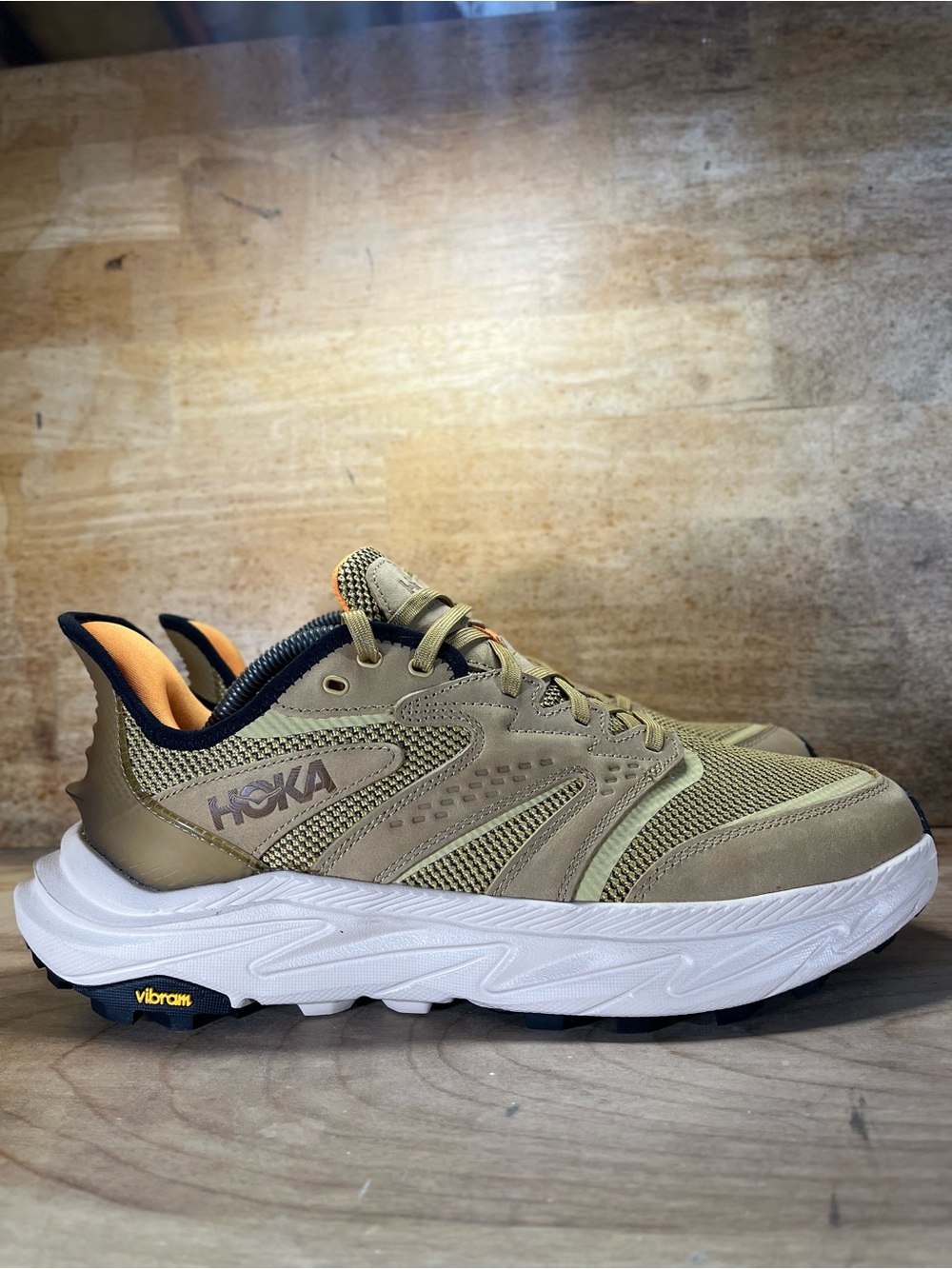 NEW Hoka One One Anacapa 2 Freedom Mens Sz 10.5 Hiking Shoes Sneakers Wheat Tan